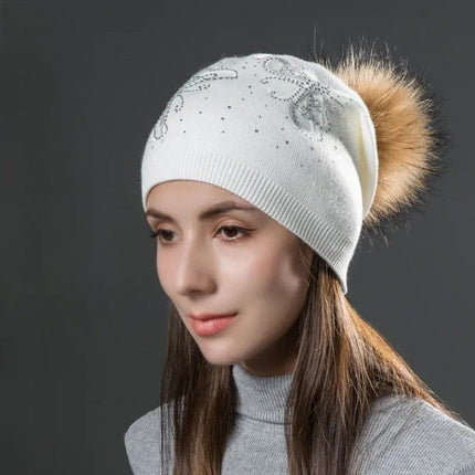Bonnet femme en laine avec pompon et strass - Blanc - Ajustable (du 54 au 59) | La boutique du chapeau