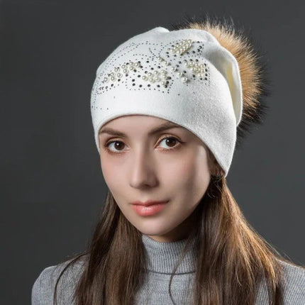 Bonnet femme en laine avec pompon et strass - Blanc/gris - Ajustable (du 54 au 59) | La boutique du chapeau