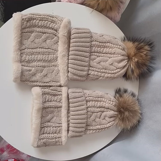 Ensemble bonnet cache-cou femme tricot torsadé pompon peluche - Vidéo